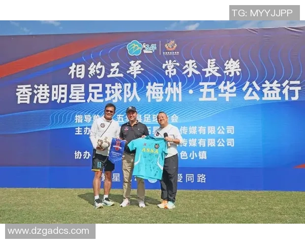 足球解说中的明星之声解析球员表现与比赛精彩瞬间 足球解说中的明星之声解析球员表现与比赛精彩瞬间